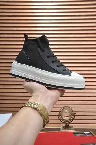 Dior* Couple model Code: 0825B60 Size: Women 35-40 Men 38-44 Couple model code.