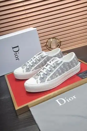 Dior* Couple model Code: 0825C00 Size: 35-40 Women's 38-44 Couple model code.