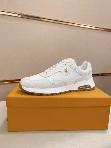 LV* Men's Code: 08B60 Size: 38-44
