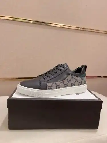 Guchi* Men's Code: 05B40 Size: 38-44