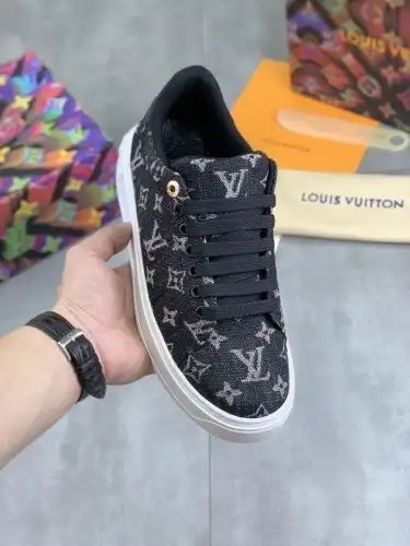 LV* Men's Model Code: 0727C00 Size: 38-44