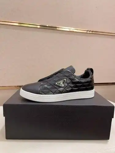 Prada* Men's Model Code: 0911C00 Size: 38-44