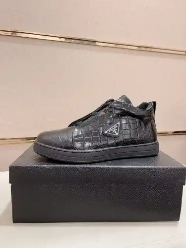 Prada* Men's Model Code: 0911C20 Size: 38-44