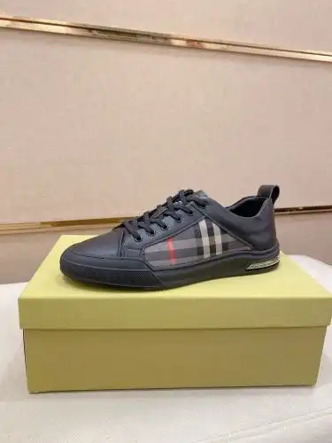 Burberry* Men's Coding: 0911B30 Size: 38-44