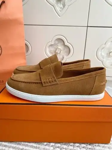 Hermes* Couple model Code: 0831C40 Size: Female 35-41 Male 39-45