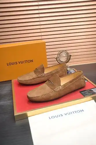 LV* Men's Model Code: 0812B40 Size: 38-44