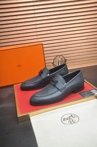 Hermes* Men's Model Code: 0812C00 Size: 39-44