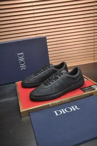 Dior* Couple model Code: 0903C20 Size: (women's size 35-40 size) (men's size 38-44 size)