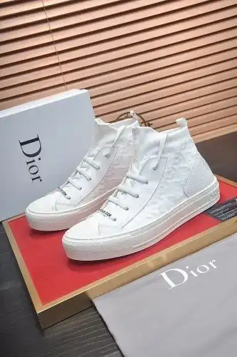 Dior* Couple model Code: 0825B60 Size: Women 35-40 Men 38-44 Couple model code.