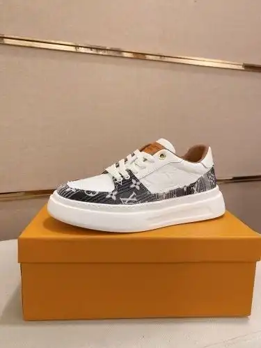 LV* Men's Code: 0718B Size: 38-44