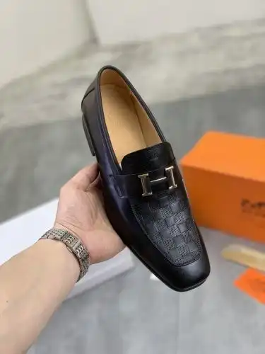 Hermes* Men's Code: 0909B Size: 38-47