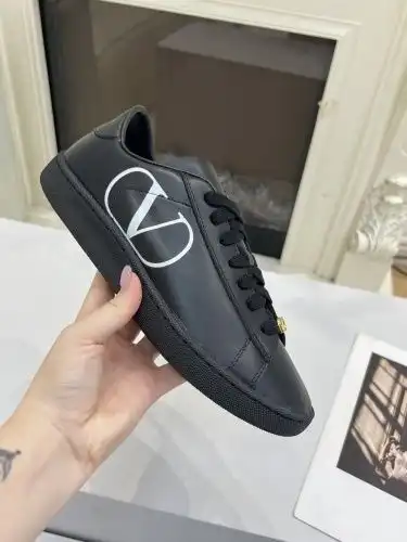 Valentino* Couple model Code: 0819C00 Size: Female 35-40 Male 38-45