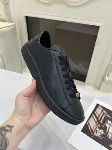 Valentino* Couple model Code: 0819C00 Size: Female 35-40 Male 38-45