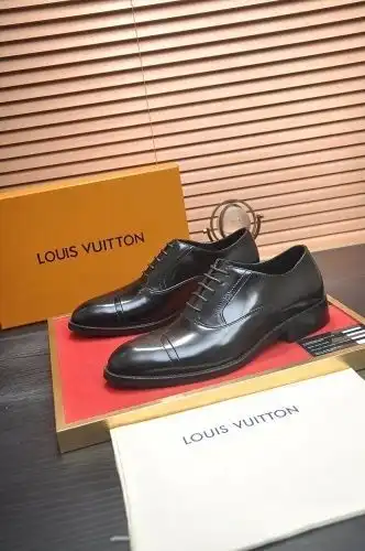 LV* Men's Coding: 0812B90 Size: 38-44 (45 customized)