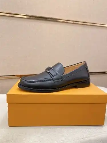 LV* Men's Code: 0824B Size: 38-44