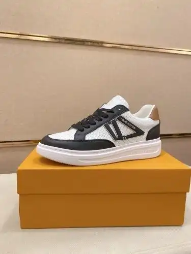 LV* Men's Coding: 0824B40 Size: 38-44