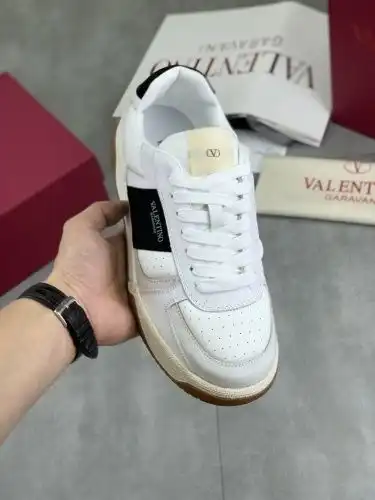 Valentino* Men's Model Code: 0716C40 Size: 38-44 (45 46 Custom made without return)
