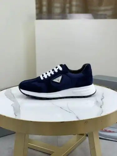 Prada* Men's Code: 0909C30 Size: 38-44