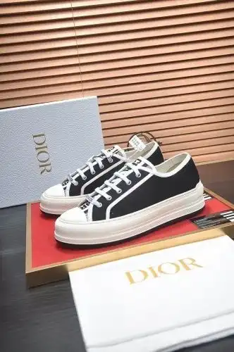 Dior* Couple model Code: 0903C00 Size: (women's size 35-40 size) (men's size 38-44 size)