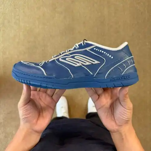 XA version Balenciaga 18th generation color 8: Dark blue Balenciaga Hamptons Worn-Out shoes The most