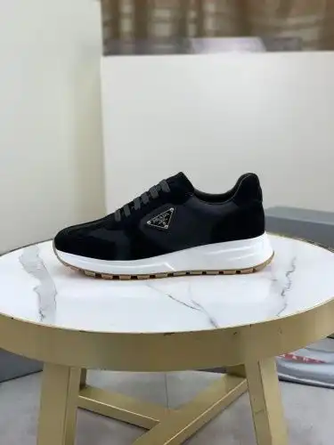 Prada* Men's Code: 0909C30 Size: 38-44