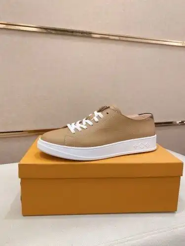 LV* Men's Model Code: 0905B50 Size: 38-44