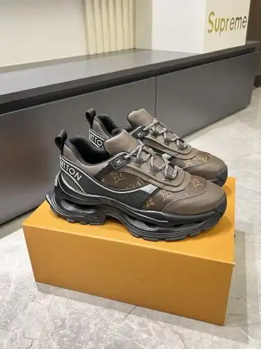 LV* Men's Model Code: 0902C30 Size: 39-44