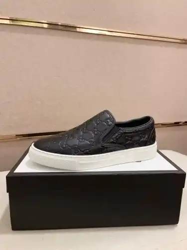 Guchi* Men's Code: 05B50 Size: 38-44