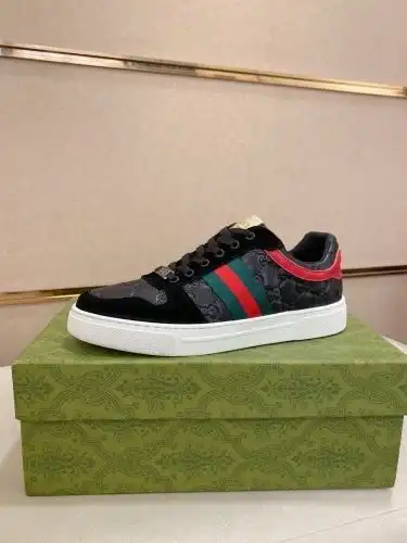Guchi* Men's Code: 05B50 Size: 38-44