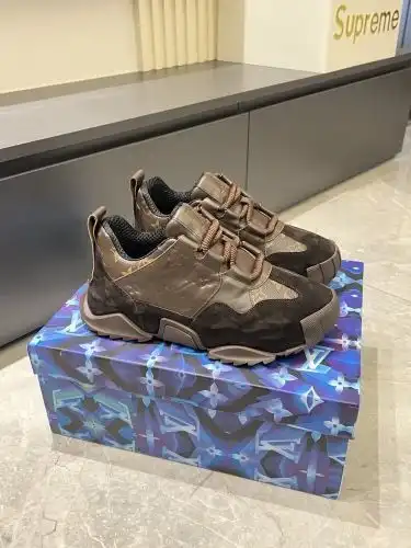 LV* Men's Model Code: 0902C30 Size: 39-44
