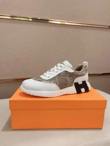Hermes* Men's Code: 0911B40 Size: 38-44