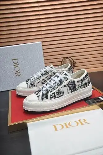 Dior* Couple model Code: 0903C00 Size: (women's size 35-40 size) (men's size 38-44 size)