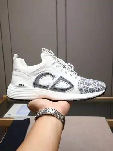 Dior* Men's Code: 09B50 Size: 38-44 (45 customized products without return)