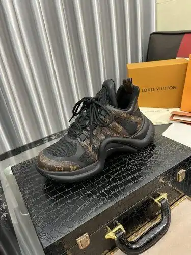 LV* Men's Code: 0724C60 Size: 38-44