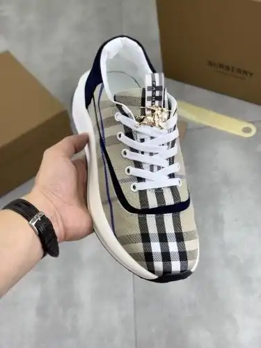 Burberry* Men's Code: 0830B50 Size: 38-44