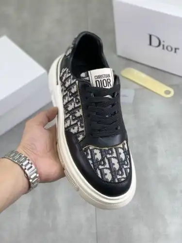 Dior* Men's Code: 0909B40 Size: 38-44