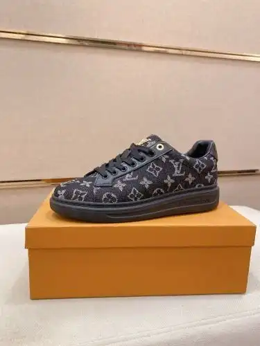LV* Men's Model Code: 0911B30 Size: 38-44