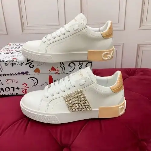 DG* Couple Model Code: 0722C60 Size: Women's 35-41 Men's 38-45