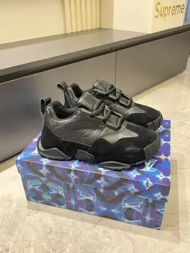LV* Men's Model Code: 0902C30 Size: 39-44