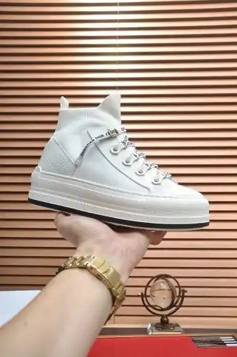 Dior* Couple model Code: 0825B60 Size: Women 35-40 Men 38-44 Couple model code.