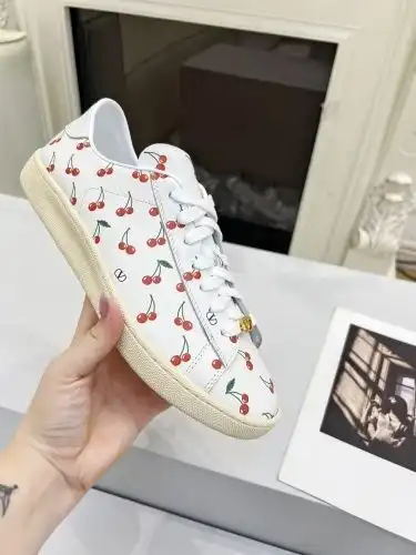 Valentino* Couple model Code: 0819C00 Size: Female 35-40 Male 38-45