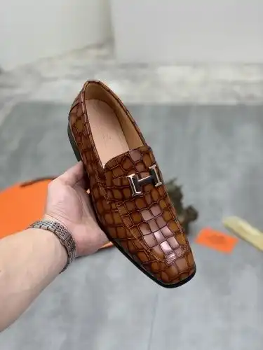 Hermes* Men's Code: 0909B Size: 38-47