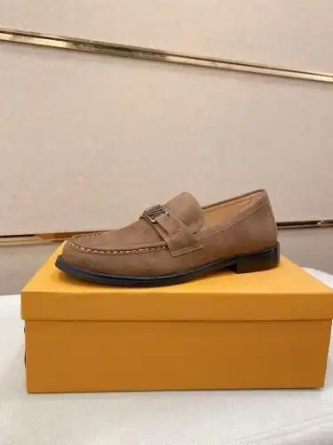 LV* Men's Code: 0824B Size: 38-44