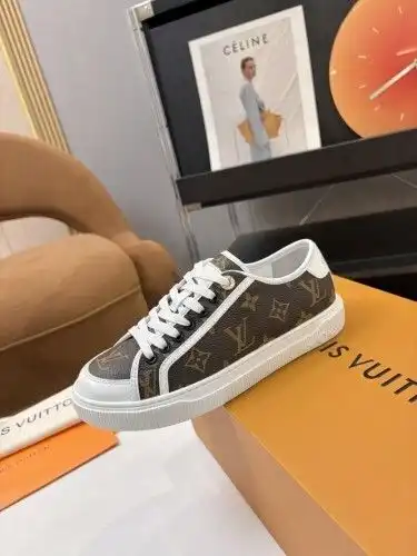 LV* Couple model Code: 0722C10 Size: 35-45 (female 40.41.42, male 39.45 will be returned or exchange