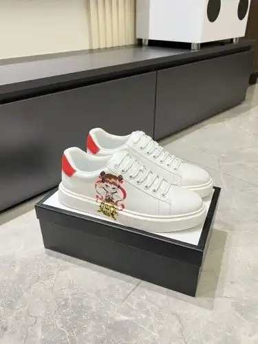 Guchi* Men's Code: 0913B50 Size: 38-44