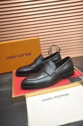 LV* Men's Coding: 0812B90 Size: 38-44 (45 customized)