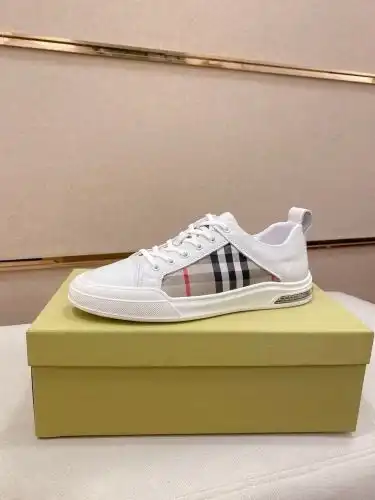 Burberry* Men's Coding: 0911B30 Size: 38-44