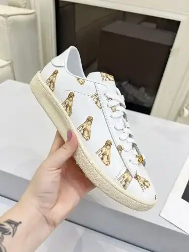 Valentino* Couple model Code: 0819C00 Size: Female 35-40 Male 38-45