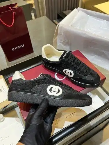 Guchi* Couple Model Code: 0819C20 Size: 35-44