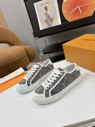 LV* Couple model Code: 0722C10 Size: 35-45 (female 40.41.42, male 39.45 will be returned or exchange